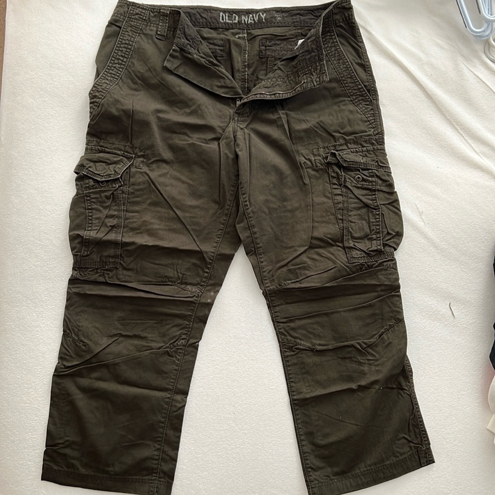 Not New - men’s Old Navy cargo pants, 32 x 24!